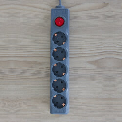 S-GSU5-1.5 GREY Cетевой фильтр серии Universal, 1.5м Пвс 3x0.75, 5 гнезд, с-з, 10А, Защита от перенапряжения, короткого замыкания.