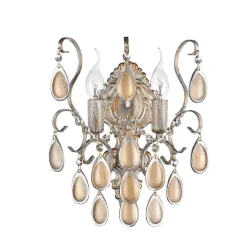 Серия Chabrol заслуживает особого внимания благодаря интересному цветовому сочетанию отделки арматуры, каплевидным кристаллам из стекла. Благодаря необычному дизайну светильники станут настоящим украшением любого интерьера! (Белый с Золотом)