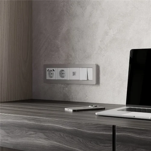 Рамка из поликарбоната на 4 поста Split дымчатый/белый, soft-touch W0043067 - фото 2