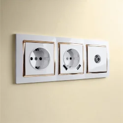 Рамка из поликарбоната на 3 поста Snabb белый/золото W0031933