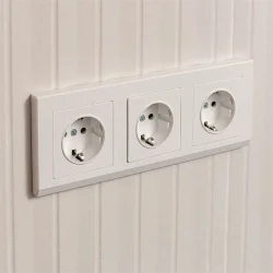 Рамка из поликарбоната на 3 поста Stark белый W0031801