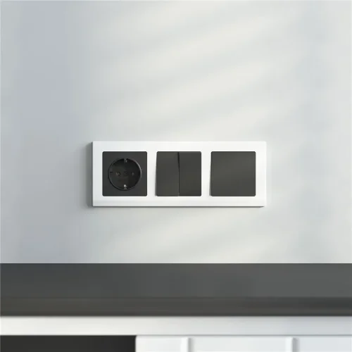 Рамка из поликарбоната на 3 поста Stark белый W0031801 - фото 2