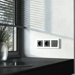 Рамка из поликарбоната на 3 поста Stark белый W0031801