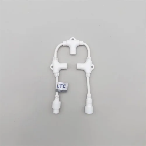 Разветвитель 3-х Лучевой для Бахромы, Занавесов и Нитей 220В без Возможности Управления, Провод Белый Каучук, IP65. Фото 1.