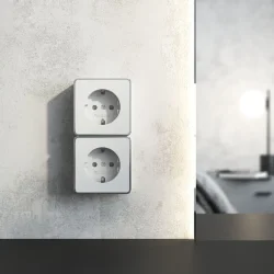 Розетка с заземлением Gallant белая W5071001