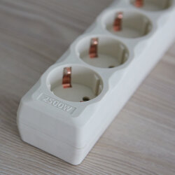 S-GSU5-3 IVORY Cетевой фильтр серии Universal, 3м Пвс 3x0.75, 5 гнезд, с-з, 10А, Защита от перенапряжения, короткого замыкания.