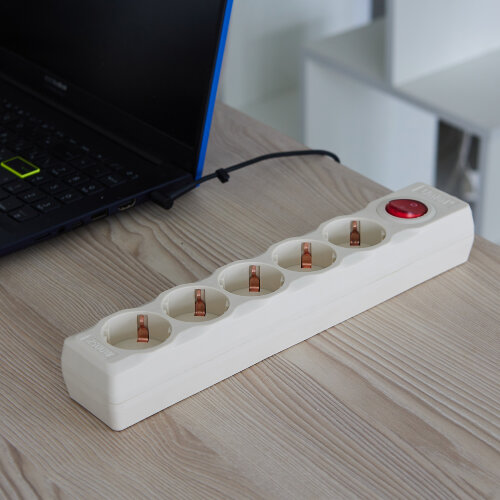 S-GSU5-3 IVORY Cетевой фильтр серии Universal, 3м Пвс 3x0.75, 5 гнезд, с-з, 10А, Защита от перенапряжения, короткого замыкания. - фото 2