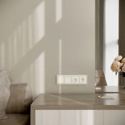 Рамка из поликарбоната на 4 поста Slab айвори софт W0042962