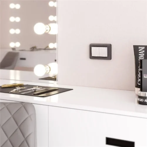 Розетка двойная влагозащ. с зазем. с защит. крышками и шторками (перламутровый рифленый) W1172213 - фото 3