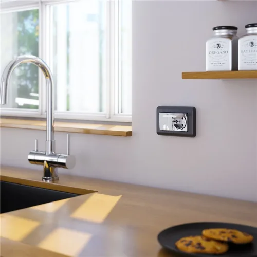 Розетка двойная влагозащ. с зазем. с защит. крышками и шторками (серебряный рифленый) W1172209 - фото 2