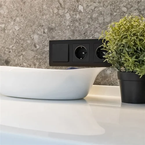 Рамка из поликарбоната на 3 поста Stark черный W0031808 - фото 2