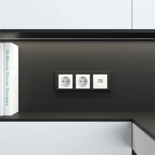 Рамка из поликарбоната на 3 поста Stark черный W0031808 - фото 2