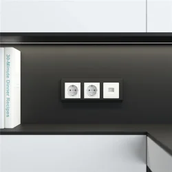 Рамка из поликарбоната на 3 поста Stark черный W0031808