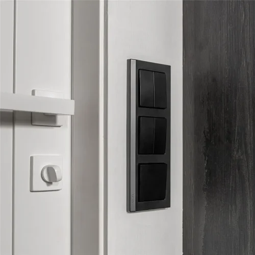 Рамка из поликарбоната на 3 поста Stark черный W0031808 - фото 5